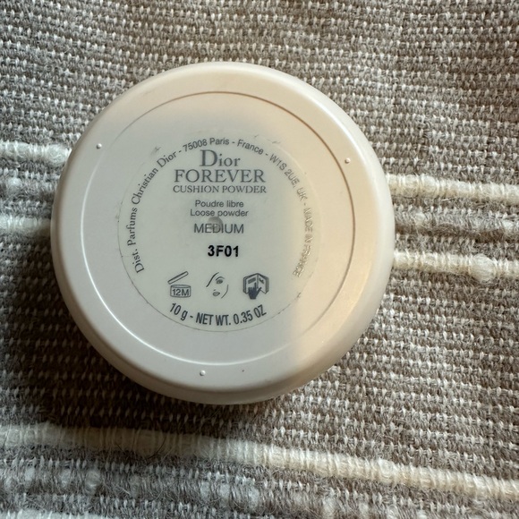 Dior Forever Cushion Powder in Medium - Picture 3 of 3
